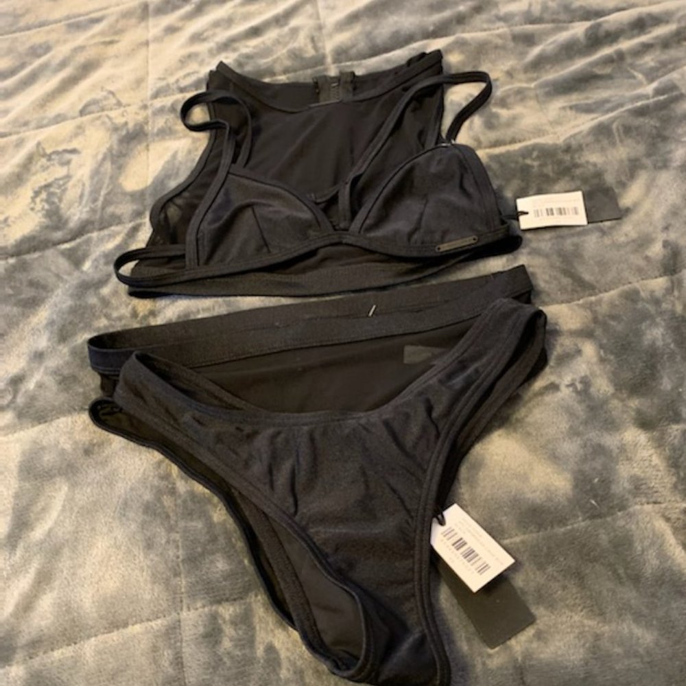 Kendall & Kylie 4 piece cage bathing suit - Picture 2 of 5